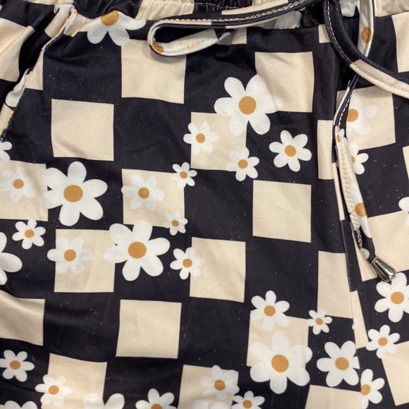 NWOT Shirley & Stone lounge butter soft shorts size medium - Picture 2 of 4